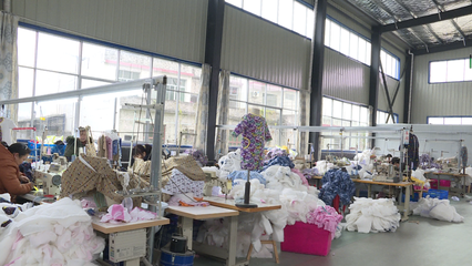 【決戰(zhàn)決勝 脫貧攻堅(jiān)】通城麥?zhǔn)墟?zhèn):制衣扶貧微工廠縫出致富路